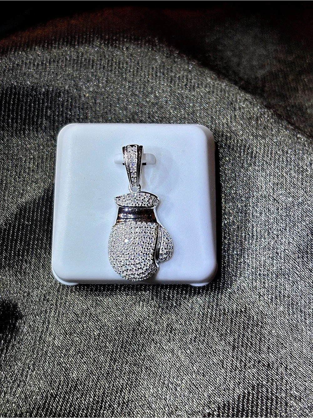 .925 Sterling Silver 1ct. VVS Moissanite Pave’ Boxing Glove - Picture 4 of 10